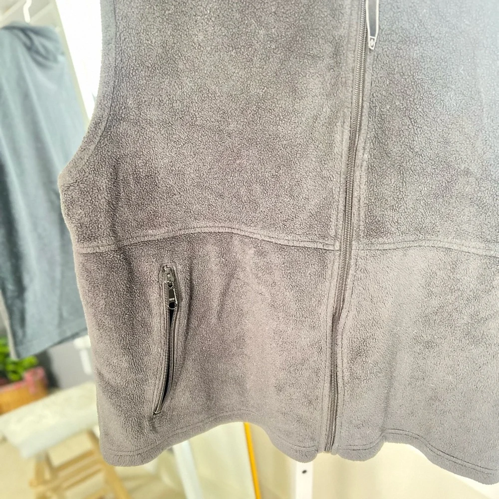 Columbia vest. Size XL. - Picture 8 of 16